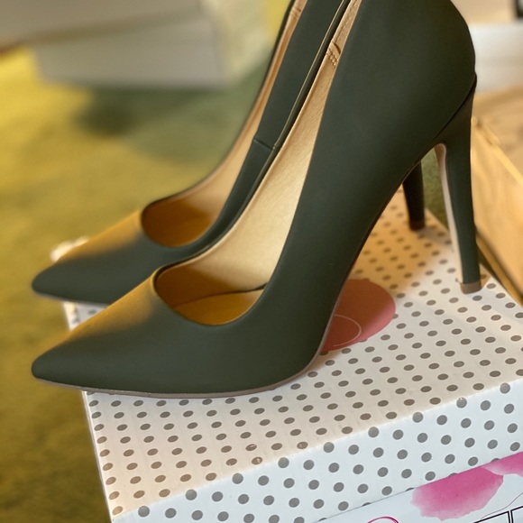 Shoes - Picture 3 of 3